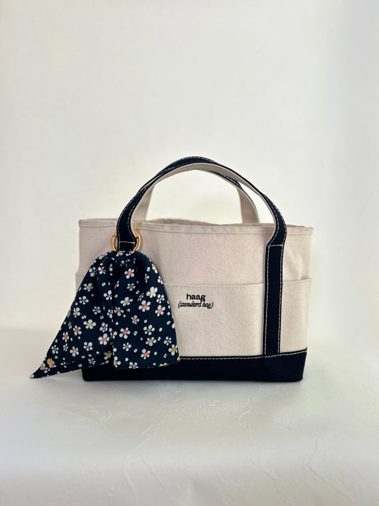 Original Ribbon Key Accessory – Scattered Small Cherry Blossoms on Deep Navy
