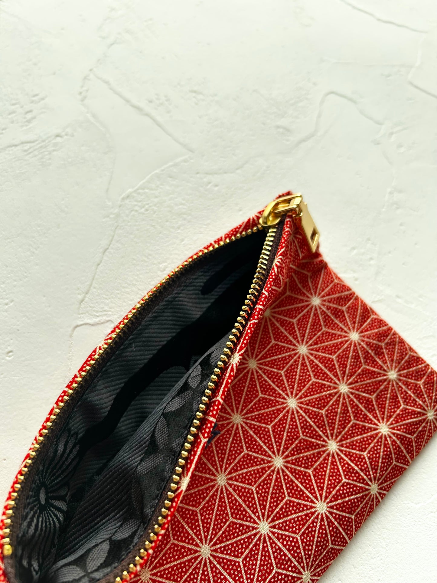 KOTOWAZA POUCH -Asanoha (Crimson Star)