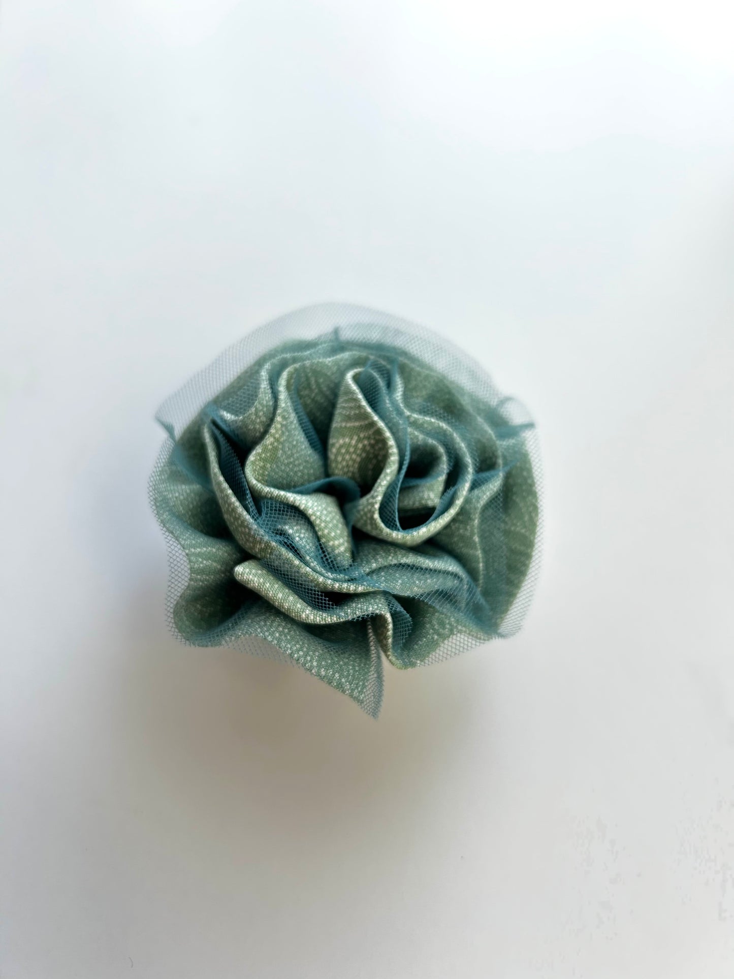 HANA BROOCH (Petite Chrysanthemum)