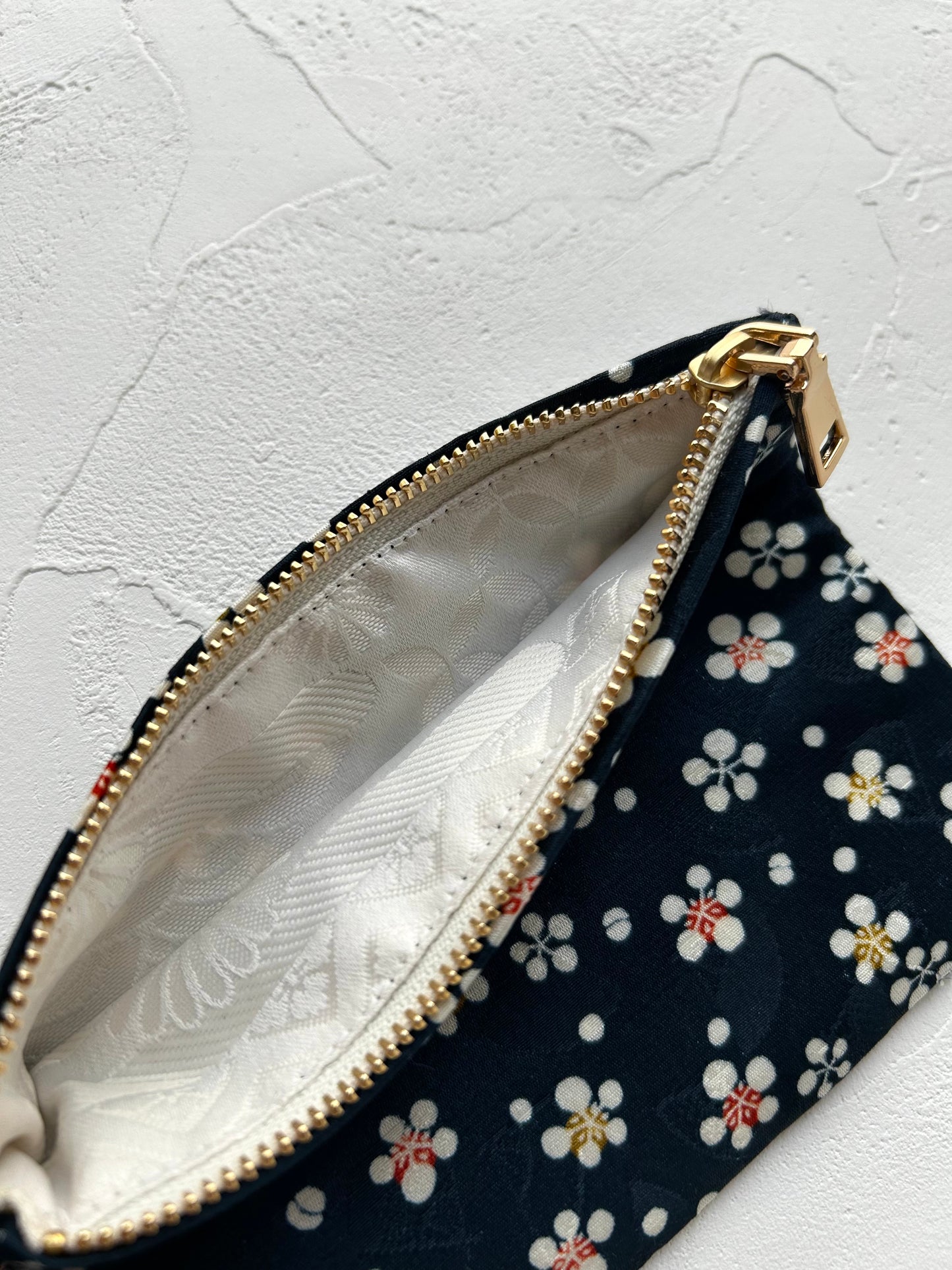 KOTOWAZA POUCH -Scattered Small Cherry Blossoms on Deep Navy