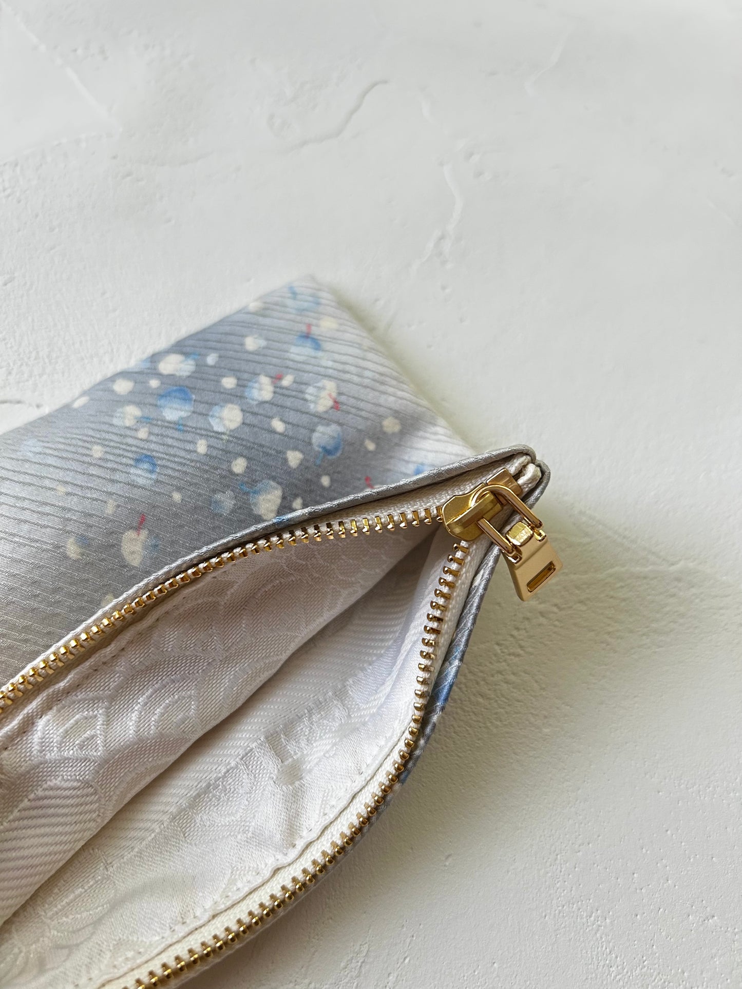 KOTOWAZA POUCH - Ginfubuki (Silver Snowfall)