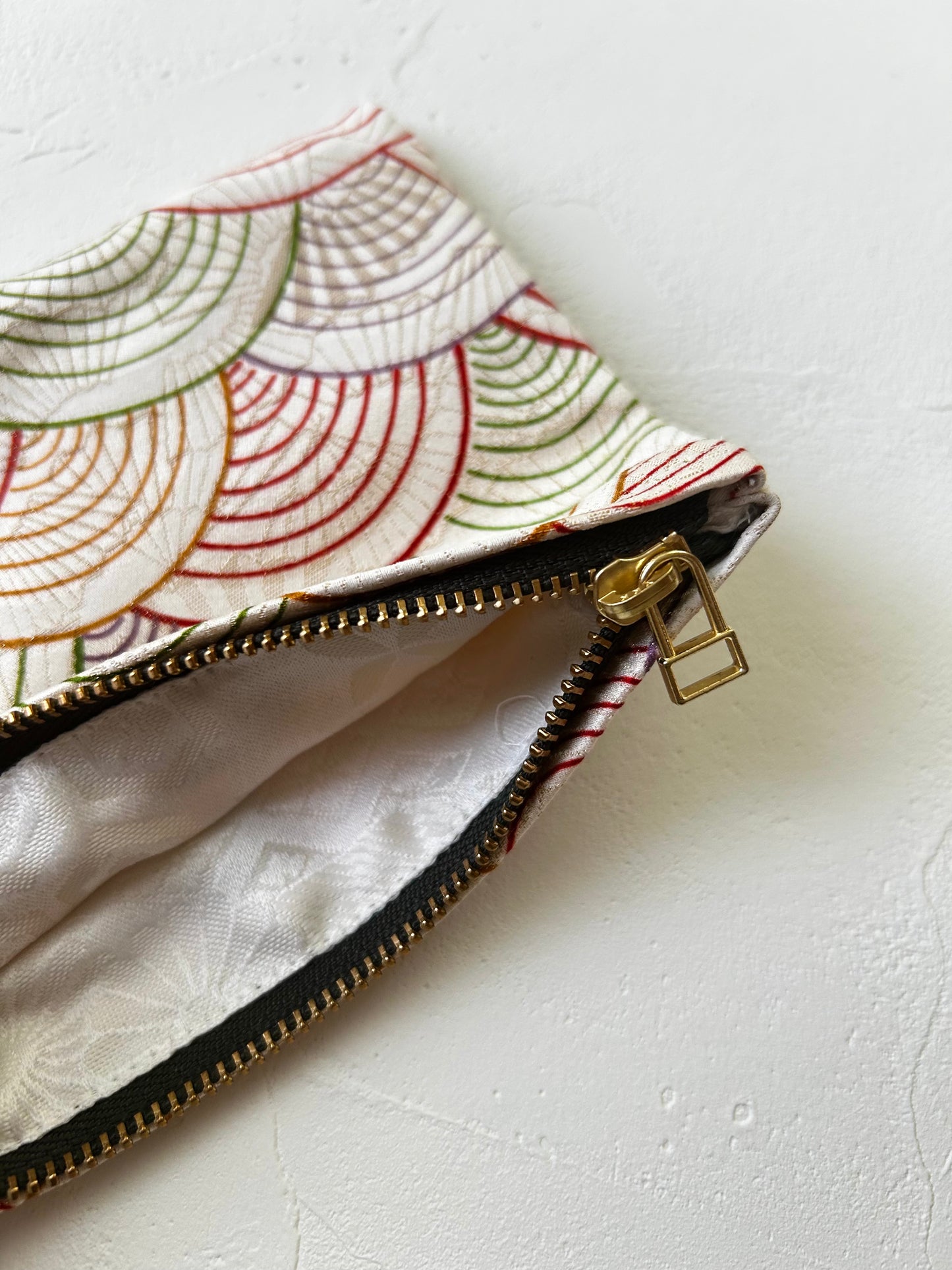 KOTOWAZA POUCH -Seigaiha　with green embroidery