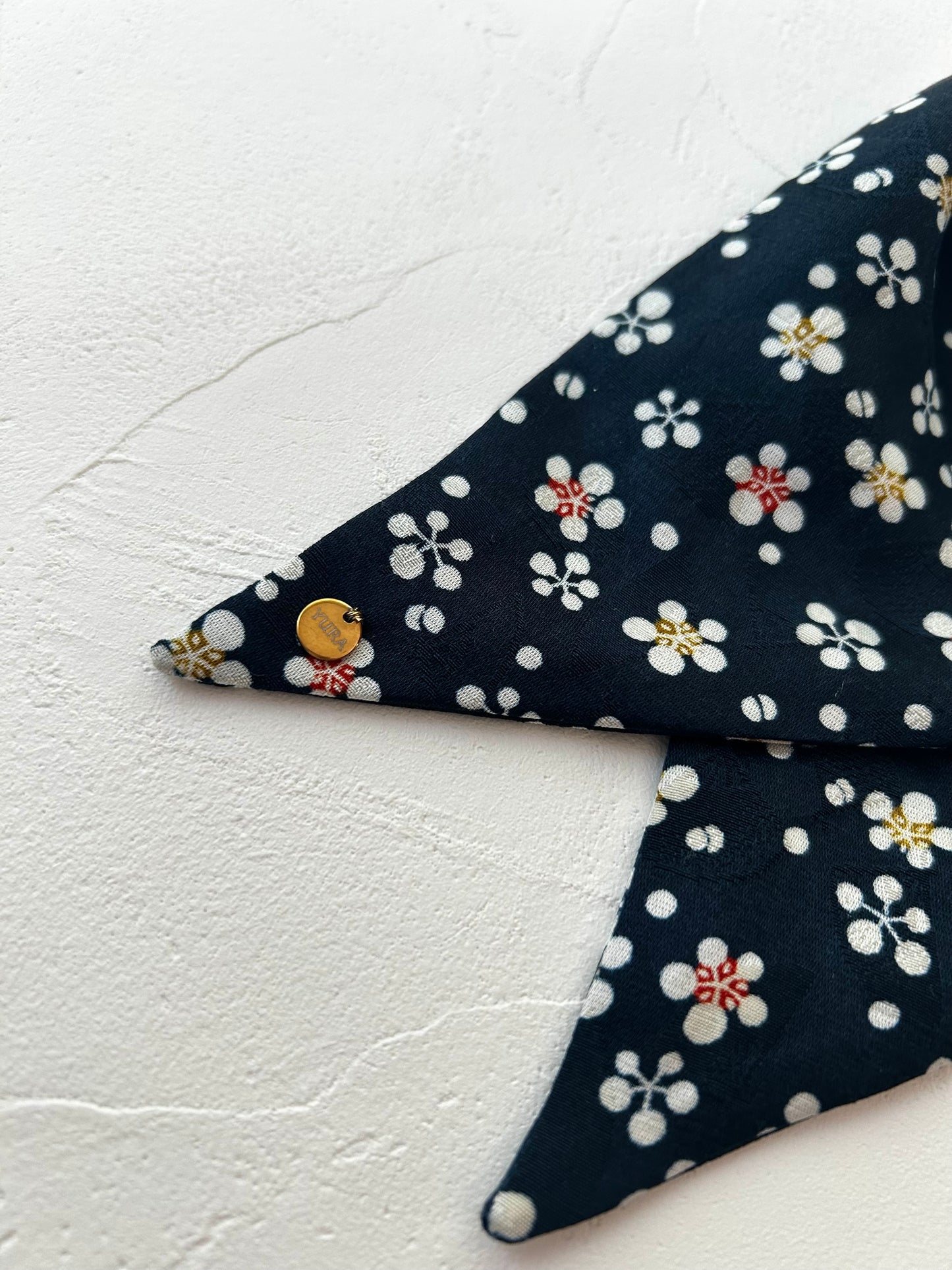 Original Ribbon Key Accessory – Scattered Small Cherry Blossoms on Deep Navy